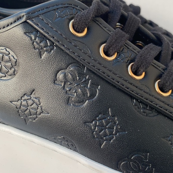 New GUESS Women's Neeka Lace Up Platform Logo Sneakers SZ 9 - Picture 11 of 13